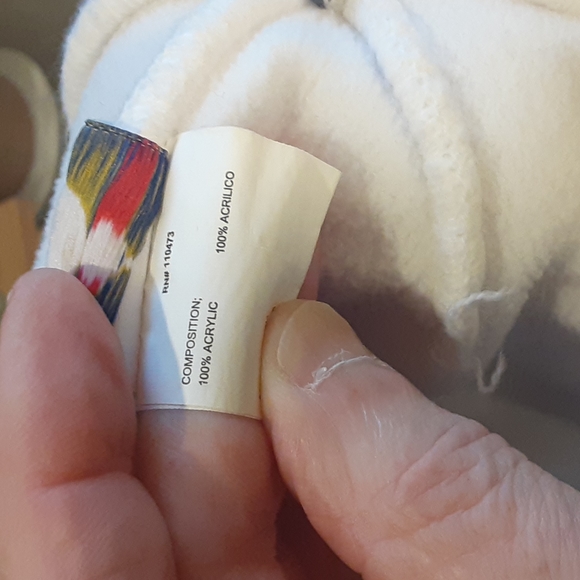 REAL MADRID,  Peruvian Tasseled Fleece Lined Beanie - Picture 9 of 11